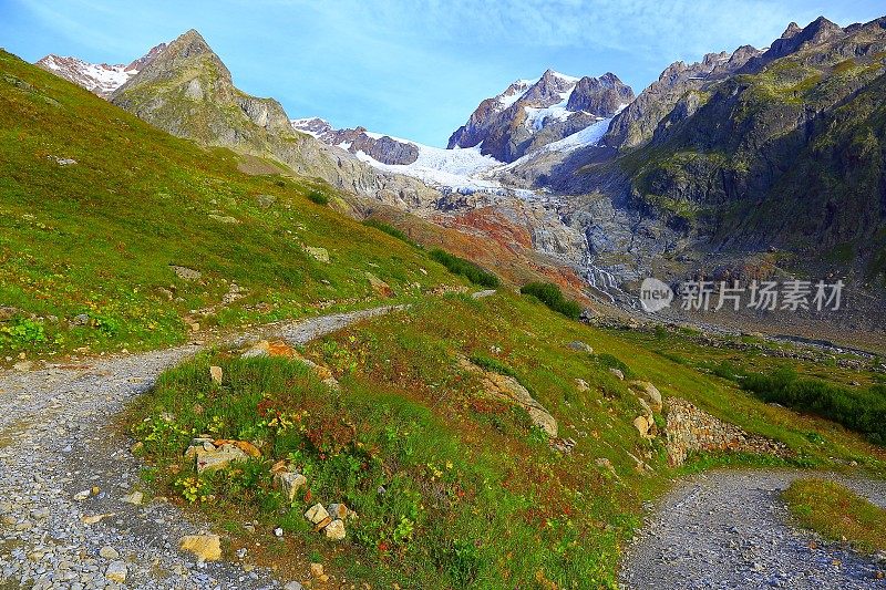 勃朗峰阿尔卑斯山景观，奥斯塔山谷- Courmayeur，意大利阿尔卑斯山